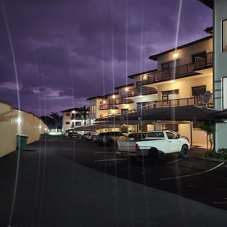 Topanga 17 Uvongo Beach Exterior photo